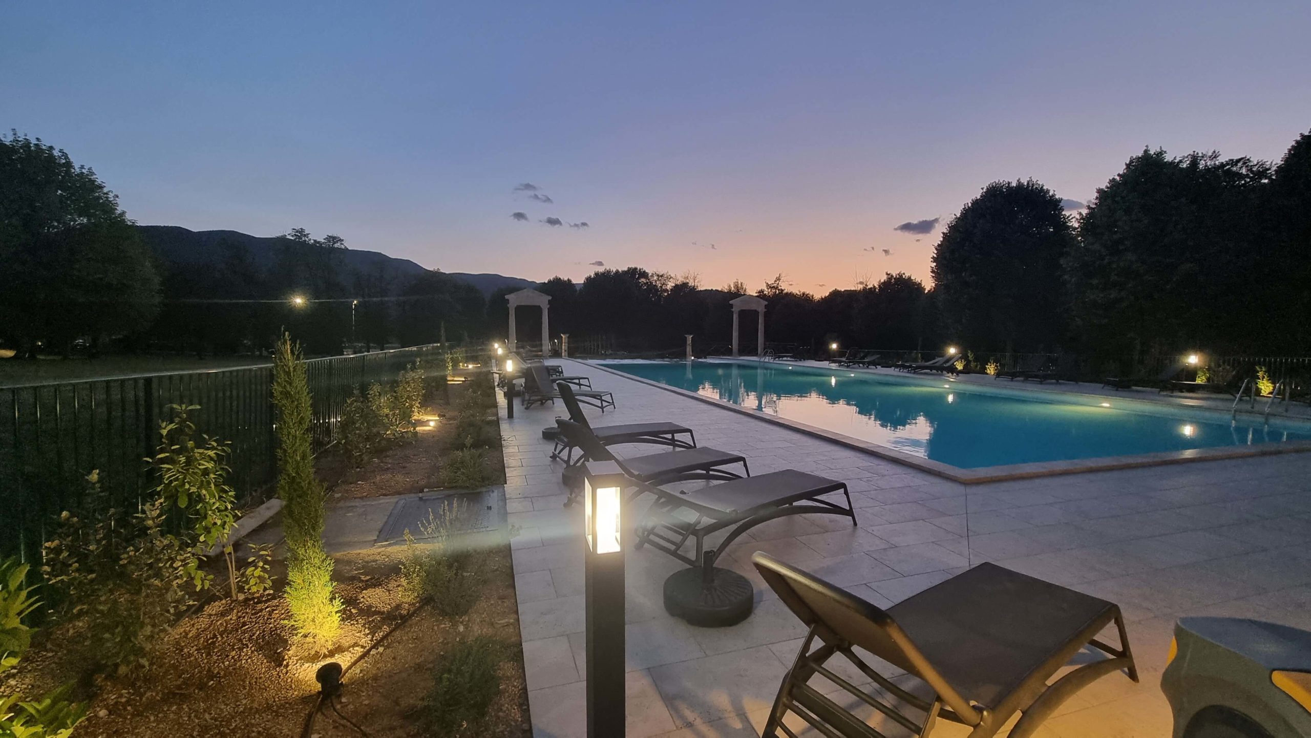 La Piscine Du Château des Gipières