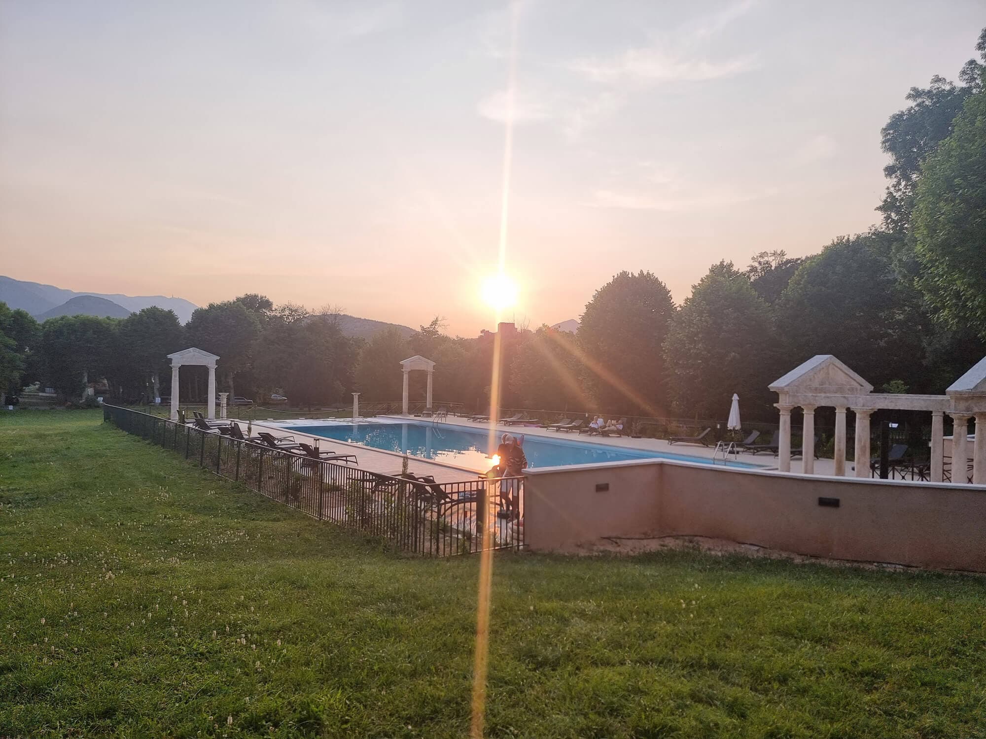 La Piscine Du Château des Gipières