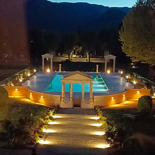 La Piscine Du Château des Gipières